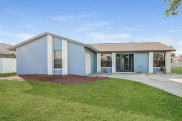 220 SE 27TH TER CAPE CORAL, FL 33904